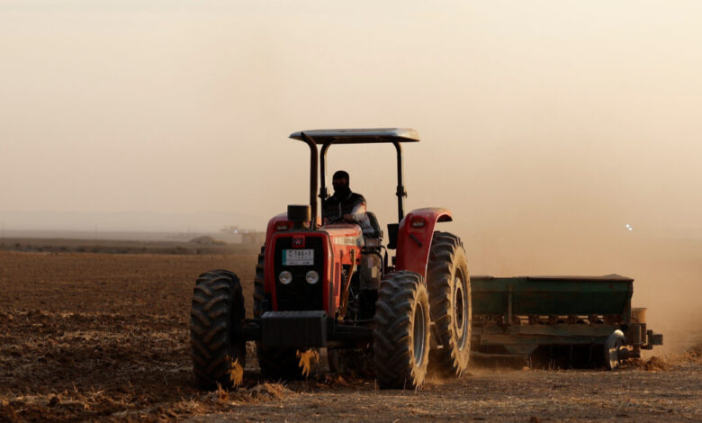 Χατζηδάκης:-Καταβάλλονται-σήμερα-στους-αγρότες-επιπλέον-490-εκατ.-για-εξόφληση-της-βασικής-και-αναδιανεμητικής-ενίσχυσης,-επιδοτήσεις-νέων-γεωργών-και-ΕΛΓΑ