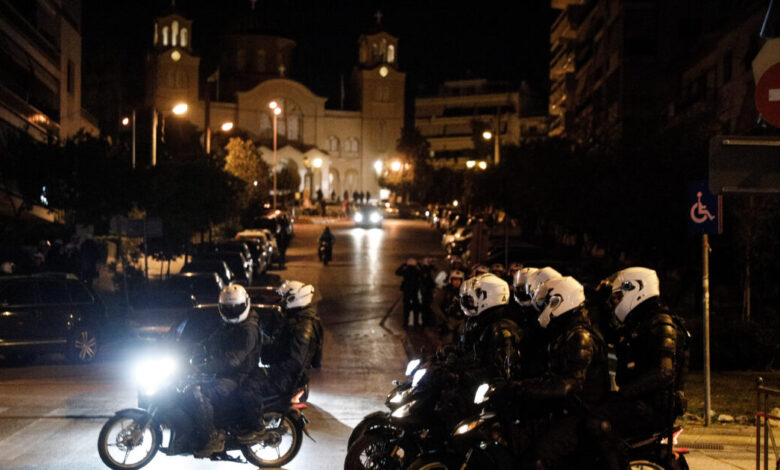 Καταδίωξη-στο-Χαλάνδρι-με-οδηγό-ανήλικο-γιο-βουλευτή-του-ΠΑΣΟΚ,-με-κρυμμένο-κουζινομάχαιρο-ο-15χρονος-συνοδηγός-του