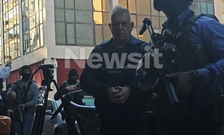 Προθεσμία-για-να-απολογηθεί-πήρε-ο-«Έλληνας-Εσκομπάρ»-και-το-πλήρωμα-του-«ναρκόπλοιου»-–-Το-«πλούσιο»-βιογραφικό-και-το-ξέπλυμα