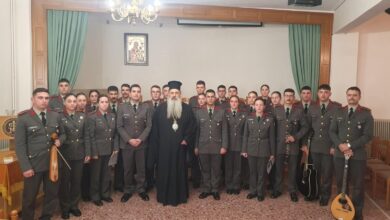 Τα-κάλαντα-έψαλλε-η-χορωδία-της-ΣΜΥ-στον-Μητροπολίτη-Θεόκλητο