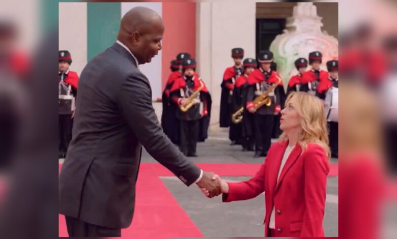 Ρώμη:-viral-η-συνάντηση-της-Τζόρτζια-Μελόνι-με-τον-πρόεδρο-της-Μοζαμβίκης,-Ντανιέλ-Τσάπο