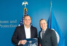 Πιτσιλής:-Συνάντηση-με-τον-επικεφαλής-της-Υπηρεσίας-Τελωνείων-και-Προστασίας-Συνόρων-των-ΗΠΑ