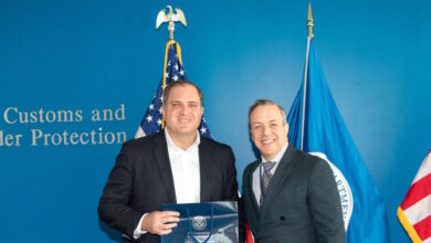 Πιτσιλής:-Συνάντηση-με-τον-επικεφαλής-της-Υπηρεσίας-Τελωνείων-και-Προστασίας-Συνόρων-των-ΗΠΑ