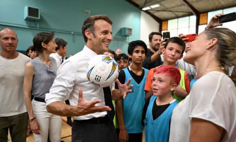 Γαλλία:-Νομοθεσία-για-τον-αποκλεισμό-των-ανηλίκων-κάτω-των-16-ετών-από-τα-ΜΚΔ-προανήγγειλε-ο-Μακρόν