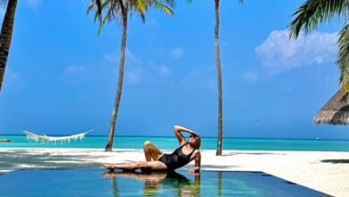 Η-Κιμ-Κατράλ,-εντυπωσιακή-με-μαύρο-ολόσωμο-μαγιό-στις-Μαλδίβες,-απολαμβάνει-τον-μήνα-του-μέλιτος-με-τον-τέταρτο-σύζυγό-της