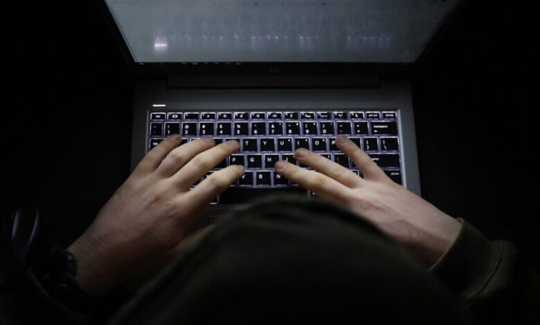 Συνελήφθη-49χρονος-που-εξυμνούσε-την-κακοποίηση-κατά-γυναικών-στα-social-media-–-Κατηγορείται-για-προτροπή-σε-αυτοκτονία-σε-live-μετάδοση