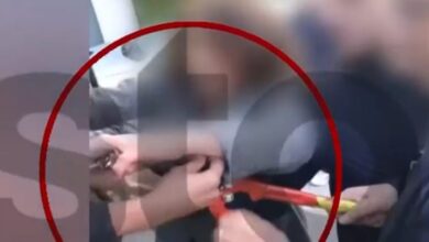 Χαλάνδρι:-Καθηγητής-έπιασε-με-κόφτη-τα-δάχτυλα-μαθητή-σε-κατάληψη-–-«Με-χλεύασε-κιόλας»