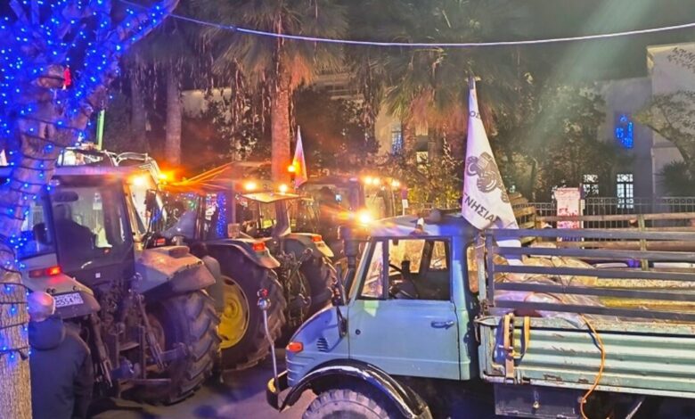 Μπλόκα-αγροτών:-Διαμαρτυρία-με-«παρέλαση»-τρακτέρ-σε-Λάρισα-και-Βόλο-για-τον-προϋπολογισμό