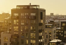 Επιστροφή-δύο-ενοικίων-σε-εργαζόμενους-στην-επαρχία-και-επιδοτήσεις-ανακαινίσεων-κατοικιών-έως-90%:-Τι-σημαίνουν-τα-νέα-μέτρα-για-τους-πολίτες