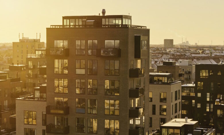 Επιστροφή-δύο-ενοικίων-σε-εργαζόμενους-στην-επαρχία-και-επιδοτήσεις-ανακαινίσεων-κατοικιών-έως-90%:-Τι-σημαίνουν-τα-νέα-μέτρα-για-τους-πολίτες