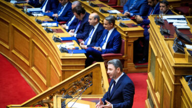 «Χαμόγελα»-στο-ΠΑΣΟΚ-για-την-παρουσία-Ανδρουλάκη-στη-Βουλή:-Η-«ανακύκλωση»-επιδομάτων,-οι-«Μεσσίες»-και-το-κρασάκι-στην-Καισαριανή