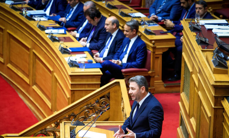 «Χαμόγελα»-στο-ΠΑΣΟΚ-για-την-παρουσία-Ανδρουλάκη-στη-Βουλή:-Η-«ανακύκλωση»-επιδομάτων,-οι-«Μεσσίες»-και-το-κρασάκι-στην-Καισαριανή