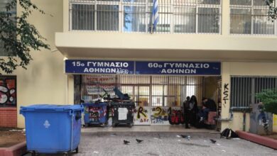 Κυψέλη:-Μαθητές-κλείδωσαν-τους-διευθυντές-μέσα-στο-γυμνάσιο-όπου-η-16χρονη-μαχαίρωσε-την-14χρονη