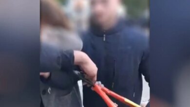 Χαλάνδρι:-Απέβαλαν-τον-μαθητή-που-κόντεψε-να-χάσει-τα-δάχτυλά-του-από-τον-κόφτη-του-καθηγητή-του