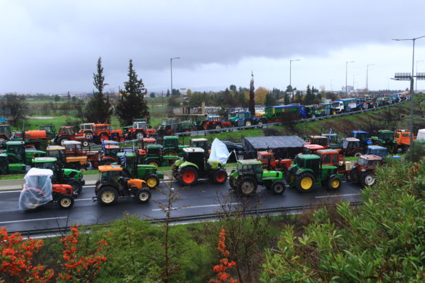 Αλαλούμ-με-τις-πληρωμές-στους-αγρότες:-Δεν-καταβλήθηκε-η-Βασική-Ενίσχυση,-αλλά-έγινε-παρακράτηση-της-εισφοράς-στον-ΕΛΓΑ-–-Τι-απαντά-η-κυβέρνηση