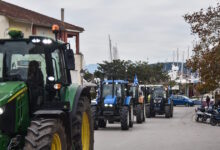 Ανυποχώρητοι-οι-αγρότες-στα-μπλόκα-Πελοποννήσου,-Καρδίτσας-και-Δυτικής-Ελλάδας-–-Επ’-αόριστον-αποκλεισμός-στο-τελωνείο-Προμαχώνα