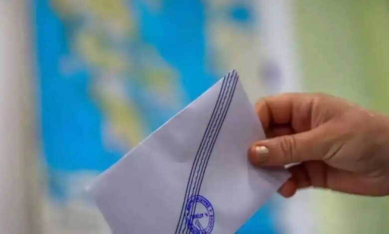 Δημοσκόπηση-pulse:-Μικρή-πτώση-η-ΝΔ,-στάσιμο-το-ΠΑΣΟΚ,-ανεβαίνει-η-Πλεύση-Ελευθερίας-–-Τα-«κόμματα»-Τσίπρα-και-Σαμαρά