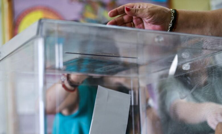 Δημοσκόπηση-mrb:-Πρώτη-η-ΝΔ-με-υπερδιπλάσια-διαφορά-από-το-ΠΑΣΟΚ-–-Τι-απαντούν-οι-πολίτες-για-Σαμαρά,-Τσίπρα,-Καρυστιανού