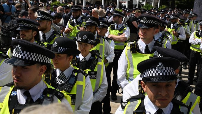 Με-κάθειρξη-απειλούν-οι-Βρετανοί-όσους-φωνάζουν-συνθήματα-ή-φέρουν-πλακάτ-υπέρ-της-Ιντιφάντα