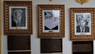 Σάλος-με-τον-«Τοίχο-της-ντροπής»-στον-Λευκό-Οίκο-δια-χειρός-Τραμπ:-Ο-«Κοιμισμένος-Τζο-ήταν-ο-χειρότερος-πρόεδρος-στην-ιστορία»