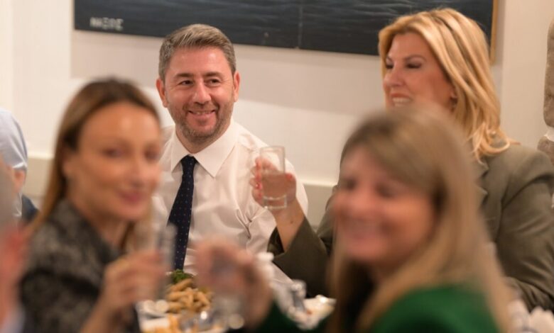 ΠΑΣΟΚ:-Από-την-«Τράτα»-στις-χαμηλές-δημοσκοπικές-πτήσεις-και-στις-«φωτιές»-της-Άννας-Διαμαντοπούλου