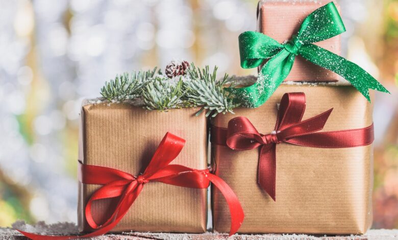 Δώρο-Χριστουγέννων:-Έως-αύριο-η-καταβολή-του-–-Πώς-υπολογίζεται-και-τι-πρέπει-να-κάνουν-οι-εργαζόμενοι-που-δεν-θα-το-λάβουν
