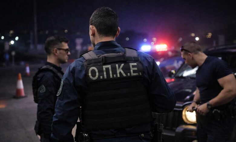 Τρίκαλα:-Σύλληψη-άνδρα-με-ξύλινο-ρόπαλο-μέσα-στο-αυτοκίνητο