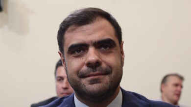 Παύλος-Μαρινάκης:-Ενημέρωση-«christmas-edition»-για-χριστουγεννιάτικες-ταινίες-και-το-«αιώνιο»-δίλημμα-μελομακάρονο-ή-κουραμπιές