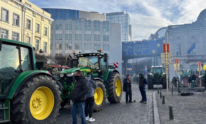 Τρακτέρ-κατέκλυσαν-τις-Βρυξέλλες