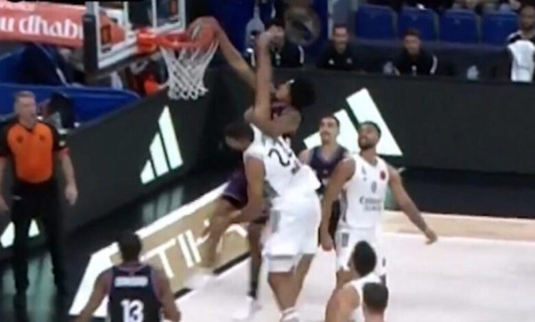 Το-κάρφωμα-της-χρονιάς-στην-euroleague:-Ο-Ρόντεν-κατεδάφισε-τον-Ταβάρες