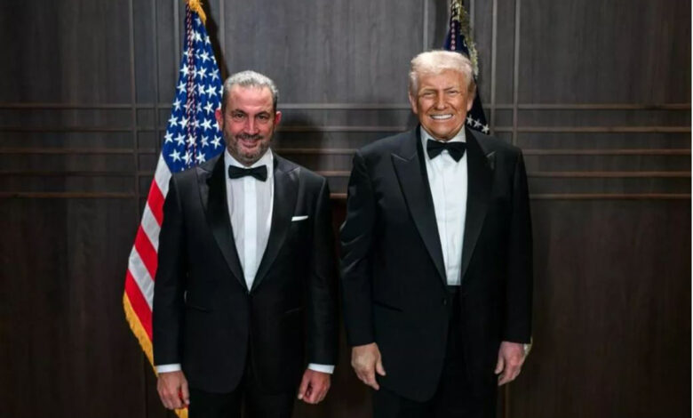 Αλέξανδρος-Εξάρχου:-Προσκεκλημένος-του-Ντόναλντ-Τραμπ-στο-Κένεντι-Σέντερ-ο-ισχυρός-άνδρας-του-ομίλου-aktor