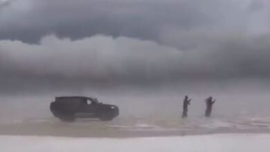 Κατάρ-και-Σαουδική-Αραβία-«ντύθηκαν»-στα-λευκά:-Εντυπωσιακές-εικόνες-με-χιόνια-και-χαλάζι-στους-αμμόλοφους