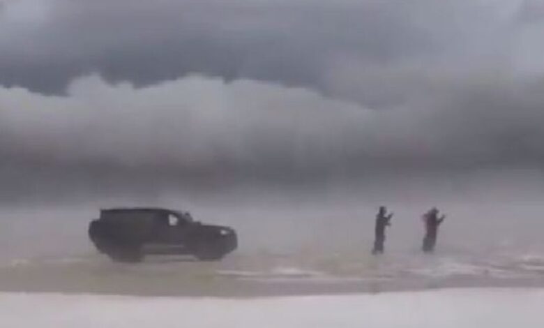 Κατάρ-και-Σαουδική-Αραβία-«ντύθηκαν»-στα-λευκά:-Εντυπωσιακές-εικόνες-με-χιόνια-και-χαλάζι-στους-αμμόλοφους