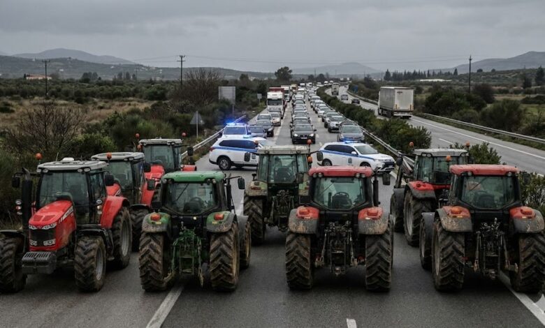 Μέτωπο-Αγροτών-–-Κυβέρνησης:-Ολική-ρήξη-με-φόντο-τα-7-«όχι»-και-τα-μπλόκα