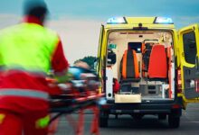 Λάρισα:-Σοκ-στην-οδό-Βόλου-–-Γυναίκα-εγκλωβίστηκε-κάτω-από-φορτηγό