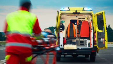 Λάρισα:-Σοκ-στην-οδό-Βόλου-–-Γυναίκα-εγκλωβίστηκε-κάτω-από-φορτηγό