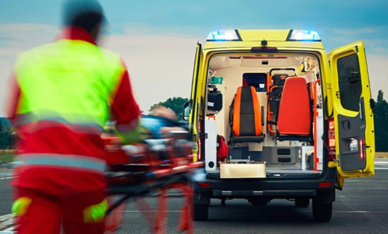 Λάρισα:-Σοκ-στην-οδό-Βόλου-–-Γυναίκα-εγκλωβίστηκε-κάτω-από-φορτηγό