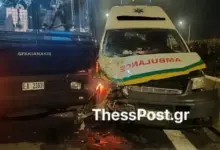 Σοβαρό-τροχαίο-στον-Πλατύκαμπο:-Ασθενοφόρο-«καρφώθηκε»-σε-κλούβα-των-ΜΑΤ-–-Καταγγελίες-για-«παγίδα»-στο-σκοτάδι-(Βίντεο)