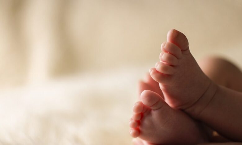 Θρίλερ-με-μωρό-5-μηνών-που-ξεψύχησε-στο-κρεβάτι-των-γονέων-του-–-«Ξυπνήσαμε-και-βρήκαμε-την-μικρή-παγωμένη»