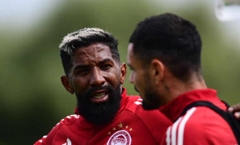 Ροντινέι-σε-Καμπελά:-«Είσαι-κομμάτι-της-οικογένειας-του-Ολυμπιακού,-μέγιστος-σεβασμός-για-σένα»