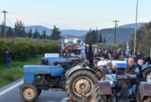 Οι-αγρότες-ενισχύουν-τα-μπλόκα-τους-και-ανοίγουν-από-σήμερα-τα-διόδια-για-να-περνούν-οι-εκδρομείς-των-Χριστουγέννων