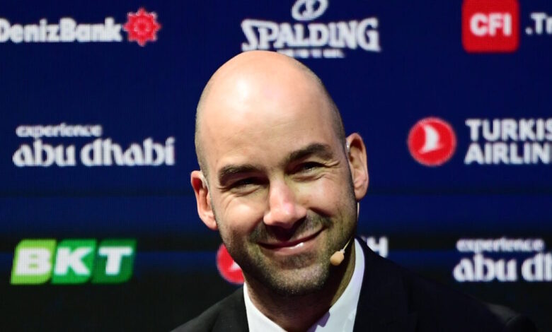 Ο-Βασίλης-Σπανούλης-έμεινε-έκπληκτος:-«Καλησπέρα-στον-κανέναν»-δήλωσε-σε-συνέντευξη-Τύπου-χωρίς-δημοσιογράφους