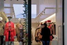 Εορταστικό-ωράριο-Χριστουγέννων-2025-με-ανοιχτά-μαγαζιά-την-Κυριακή-–-Τι-ισχύει-για-τα-σούπερ-μάρκετ