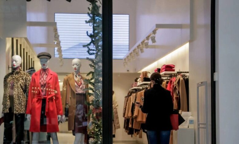 Εορταστικό-ωράριο-Χριστουγέννων-2025-με-ανοιχτά-μαγαζιά-την-Κυριακή-–-Τι-ισχύει-για-τα-σούπερ-μάρκετ