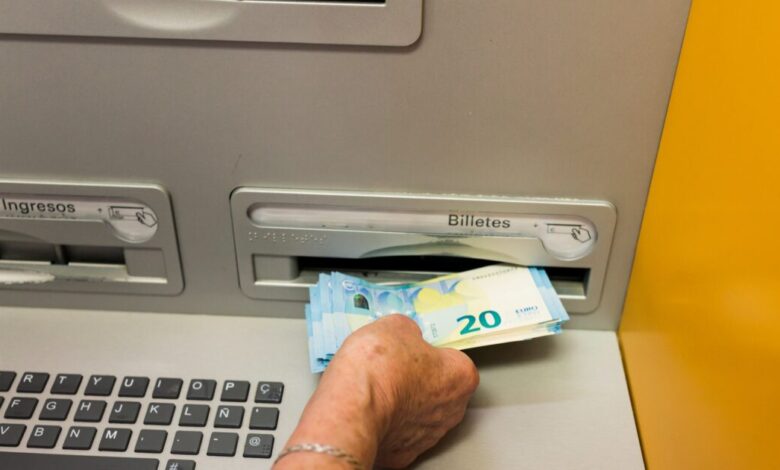 Όλες-οι-αλλαγές-στους-φόρους-για-αγρότες,-συνταξιούχους-και-μισθωτούς-το-2026:-Μισός-ΕΝΦΙΑ-και-νέα-αύξηση-στον-κατώτατο-μισθό