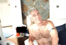 Νέες-φωτογραφίες-με-τον-Τζέφρι-Έπσταϊν-και-τους-διάσημους-«φίλους»-του:-Το-παιδικό-πόδι-και-το-τζακούζι-με-τον-Κλίντον