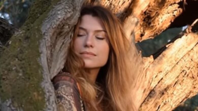 Πέθανε-η-τραγουδίστρια-Κλαούντια-Ντελμέρ-από-καρκίνο-στο-πάγκρεας-–-Ήταν-μητέρα-4-παιδιών-και-ζούσε-στην-Ελλάδα