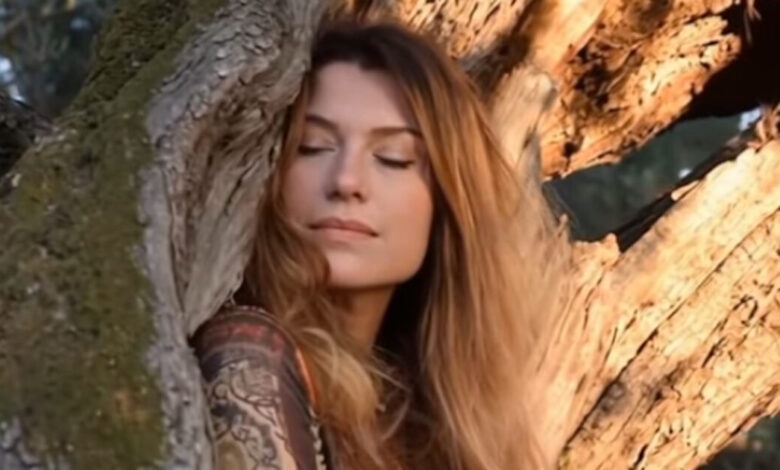 Πέθανε-η-τραγουδίστρια-Κλαούντια-Ντελμέρ-από-καρκίνο-στο-πάγκρεας-–-Ήταν-μητέρα-4-παιδιών-και-ζούσε-στην-Ελλάδα