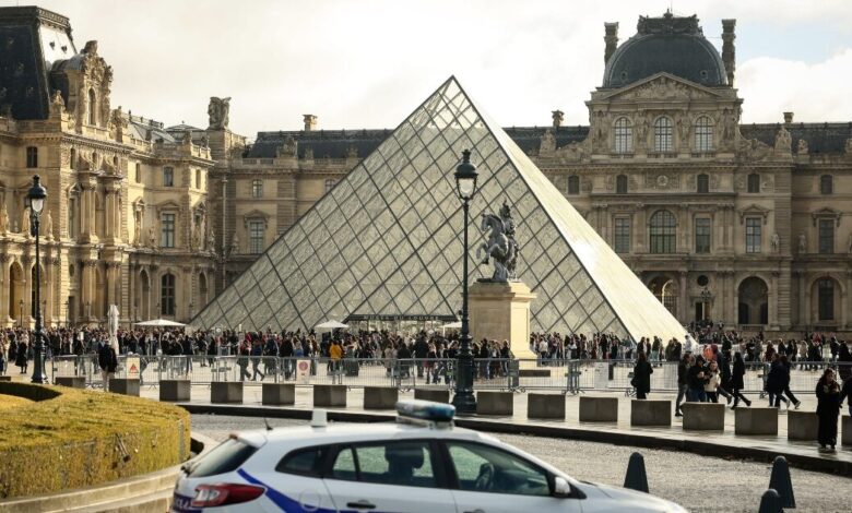 Γαλλία:-Στο-εδώλιο-ο-φροντιστής-των-ασημικών-του-Ελιζέ-και-ο-σύντροφός-του-γιατί-έκλεψε-πολύτιμα-αντικείμενα