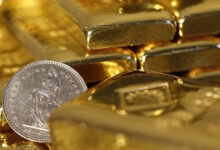 Στα-1.000-ευρώ-η-χρυσή-λίρα-–-Συνεχίζεται-η-άνοδος-σε-χρυσό-και-ασήμι